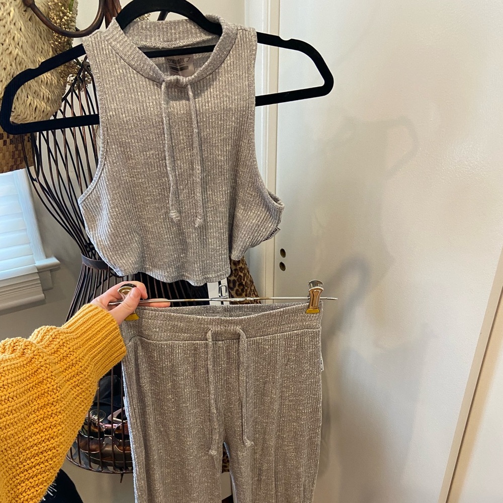 Gym shark jogger set